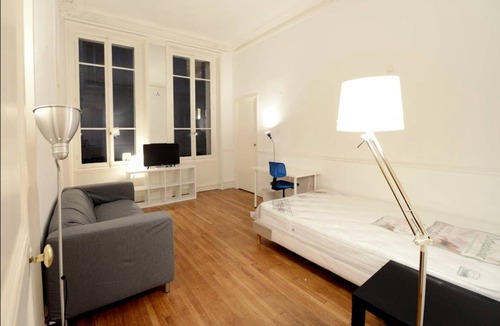 17th Arrondissement Resort | 120 m² Private room ∙ 1 bedroom ∙ 1 guest