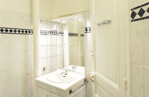 17th Arrondissement Resort | 120 m² Private room ∙ 1 bedroom ∙ 1 guest