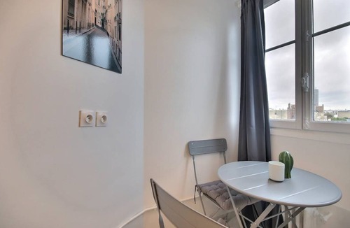 Neuilly-sur-Seine Apartment | 13 m² Apartment ∙ 1 guest
