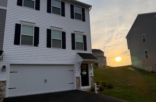 Bellefonte House | 13 min to Stadium, Arcade Games, Deck