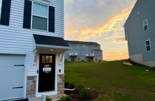 Bellefonte House | 13 min to Stadium, Arcade Games, Deck