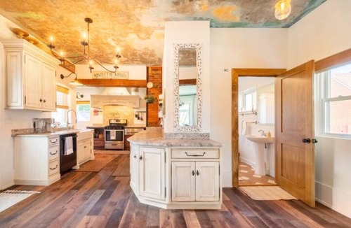 Toronto House | 130 Yr Old Whimsical Gem On 1.3 River Front Acres