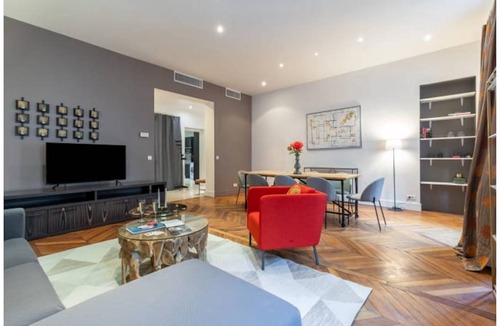 Champs-Elysees Apartment | 135 m² Apartment ∙ 3 bedrooms ∙ 6 guests
