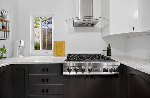 New Rochelle House | 14 Guest, 9 Bed, Family Getaway- 30 min from NYC