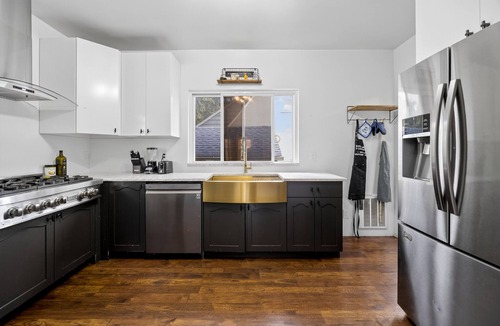 New Rochelle House | 14 Guest, 9 Bed, Family Getaway- 30 min from NYC