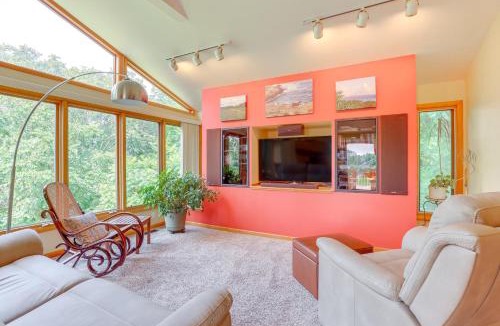 Ionia House | ‘1440 Getaway’ w/Yard & Deck ~ 16 Mi to Rochester