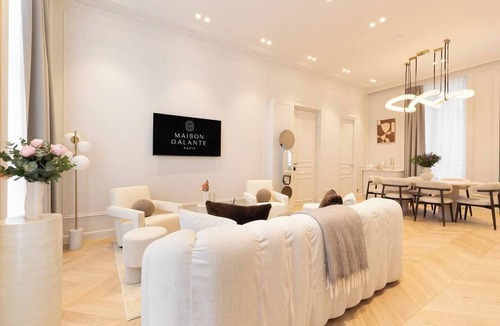 Paris City Center Apartment | 145 m² of Designer Air-Conditioned Luxury-Luxury Home in the Louvre Quartier