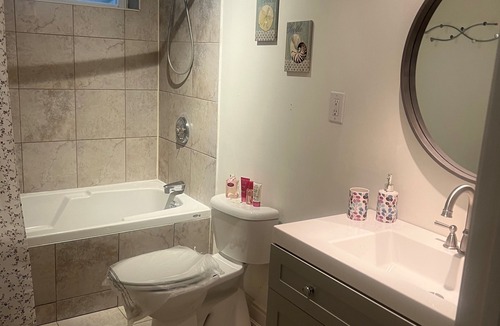 Willowdale House | 15 mins to Finch & Yong! Family-size unit.