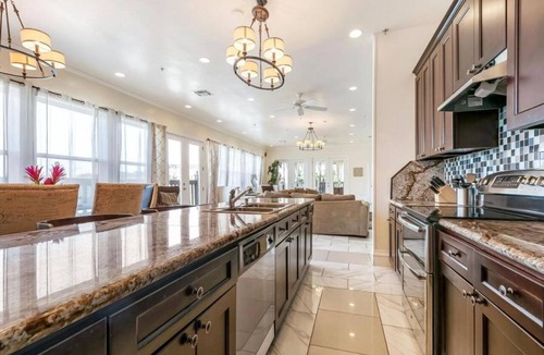 Faubourg Lafayette Condo | 15% OFF Monthly |10% OFF Weekly-Carondelet Street Modern Condos