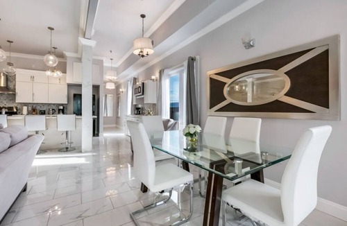 Faubourg Lafayette Condo | 15% OFF Monthly |10% OFF Weekly-Brand New 5BR Lively Penthouse in NOLA