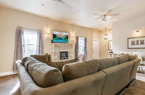 Faubourg Lafayette Condo | 15% OFF Monthly |10% OFF Weekly- Private 4BR Condo steps from St Charles Ave