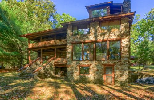 Clarion House | 15 off Summer SpecialLog Home WiFi Pavilion