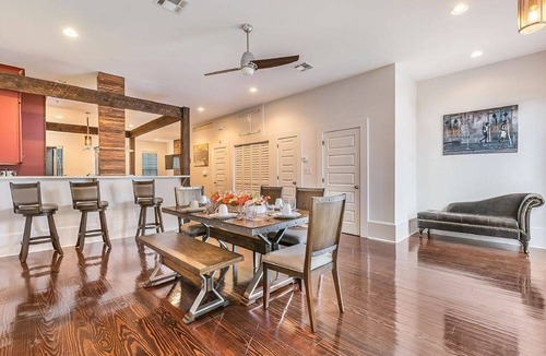 Faubourg Lafayette Apartment | 1509 Luxury Loft-Style Townhouse