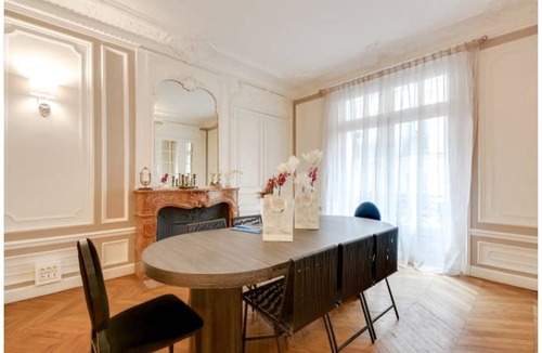 8th Arrondissement Apartment | 160 m² Apartment ∙ 3 bedrooms ∙ 6 guests