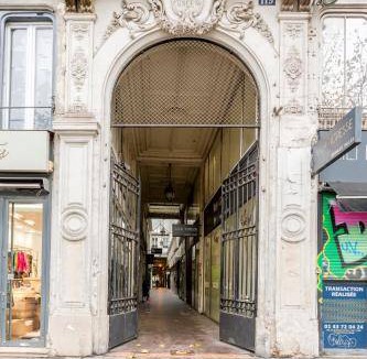 Bonne-Nouvelle Apartment | 162 m² Apartment ∙ 5 bedrooms ∙ 14 guests