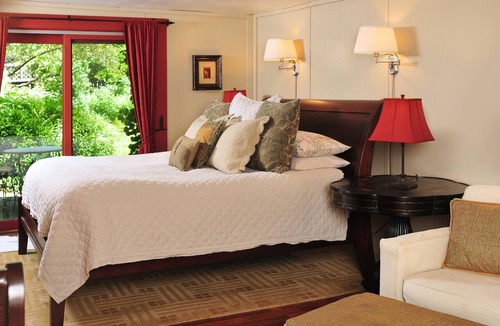 Bristol Hills Bed & Breakfast | 1795 Acorn Inn B&B