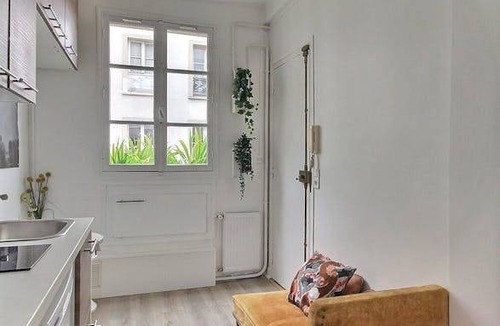 Quartier de la Folie-Mericourt Apartment | 18 m² Apartment ∙ 1 guest
