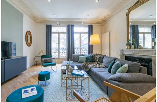 Champs-Elysees Apartment | 180 m² Apartment ∙ 3 bedrooms ∙ 6 guests