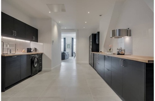 Quartier de la Porte-Saint-Denis Apartment | 183 m² Apartment ∙ 4 bedrooms ∙ 8 guests