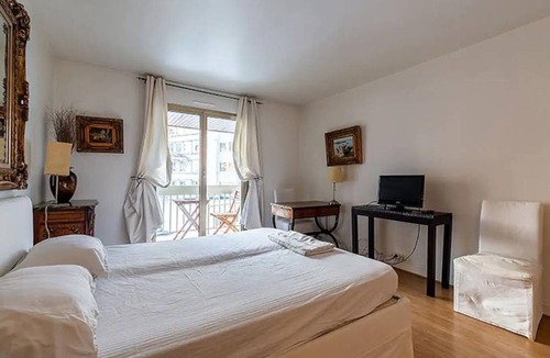 Champs-Elysees Apartment | 19 m² Apartment ∙ 2 guests