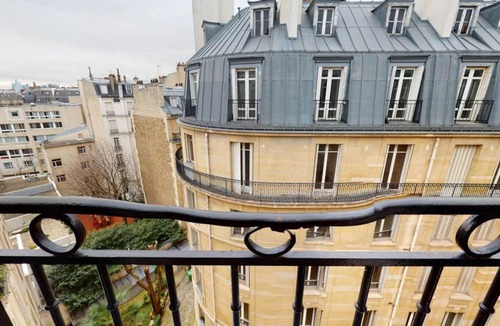 17th Arrondissement Resort | 193 m² Private room ∙ 1 bedroom ∙ 1 guest