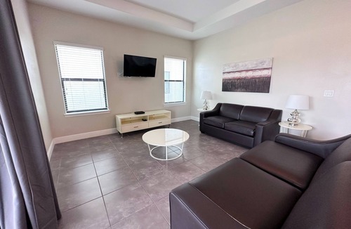 Haines City House | 195MCV: 4 Bed with Private Baths and Pool