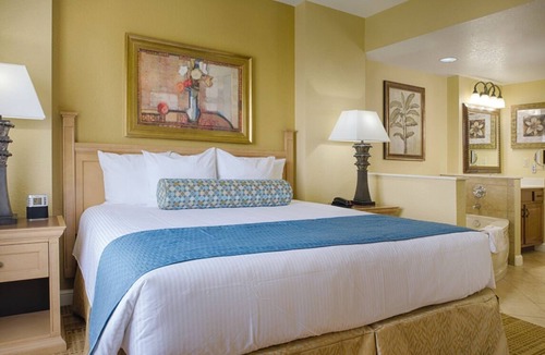 Lake Buena Vista Resort | 1BD/Orlando near Disney - Private Living Area, Full Kitchen, W/D and Balcony!