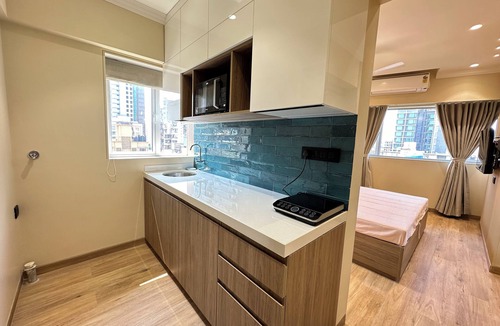 Khar Apartment | 1BHK Oasissta : Centrally Located with All Essentials 5 mins from Bandra