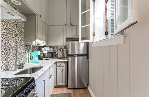 Faubourg Marigny Condo | 1BR 1BA Condo w/pool near Bourbon St - 3 min walk