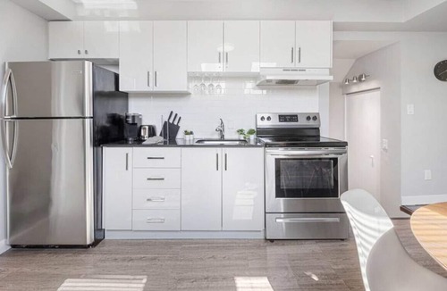 Cabbagetown South Apartment | 1BR/1BA Victorian Home | Fast WIFI | Cabbagetown