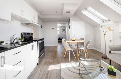Cabbagetown South Apartment | 1BR/1BA Victorian Home | Fast WIFI | Cabbagetown