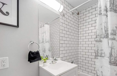Cabbagetown South Apartment | 1BR/1BA Victorian Home | Fast WIFI | Cabbagetown