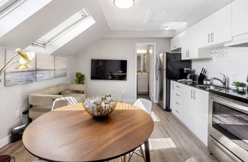 Cabbagetown South Apartment | 1BR/1BA Victorian Home | Fast WIFI | Cabbagetown