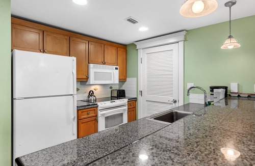 Baytowne Wharf Condo | 1BR Baytowne Condo with Lush Resort View! Tram, Walk to Wharf, Pool & Hot Tub