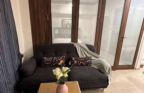 Kurla Apartment | 1BR Service Apartment A-1305 BKC By Florastays