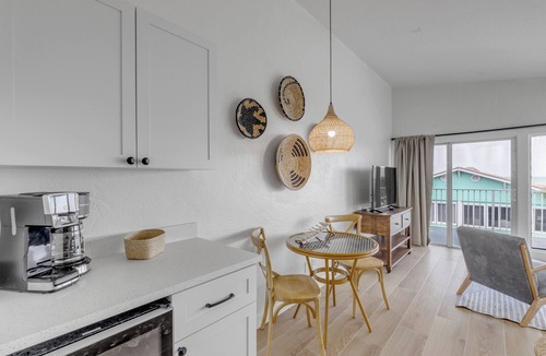 New Smyrna Beach Condo | 2/2 Oceanview Retreat with Full Kitchen & Balcony-unit 8