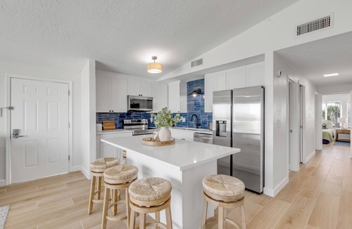 New Smyrna Beach Condo | 2/2 Oceanview Retreat with Full Kitchen & Balcony-unit 8