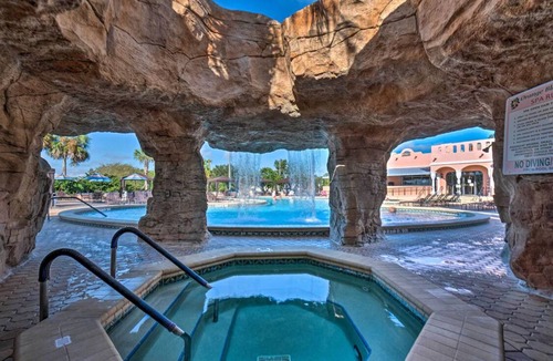 The Villages House | 2/2 on Golf Course - Community Pools & PET Friendly!