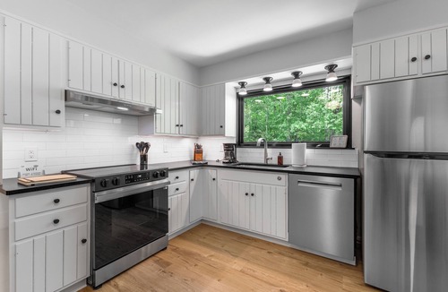 Park Forest Village House | 2.5 miles to PSU, Park views, Large Covered Patio, 4 Bedrooms, 2 Living Rooms