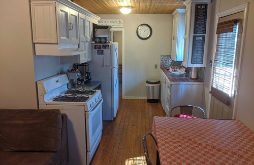 Wasaga Beach Cottage | 2 Bed cottage in Wasaga Beach, steps from beach, minutes to Blue Mountain
