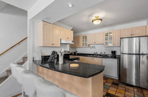 The Beaches Apartment | 2 Bed + Walk to Beach + Work Desk + TTC + Parking