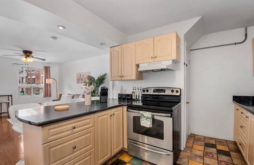 The Beaches Apartment | 2 Bed + Walk to Beach + Work Desk + TTC + Parking