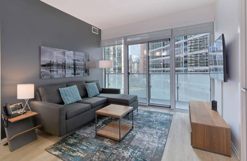 Bay Street Corridor Apartment | 2 Bedroom/1 Bathroom Suite