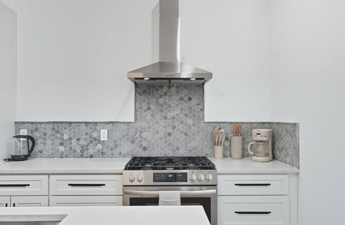 Central Northside House | 2 Bedroom 2 and a Half Bath Townhouse - Stadium and Downtown Nearby