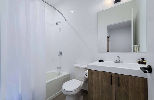 Downtown Mississauga Apartment | 2 Bedroom/2 Bathroom Suite