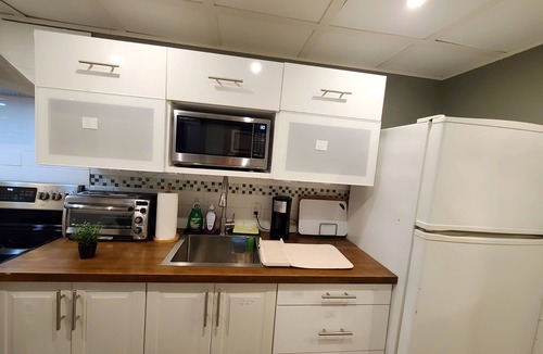 Erin Mills Apartment | 2-Bedroom Apartment near UTM & Pearson Airport
