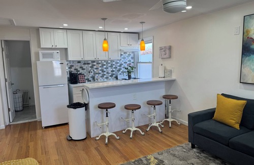 Hempstead Apartment | 2 Bedroom Apartment Suite in Quiet Neighborhood