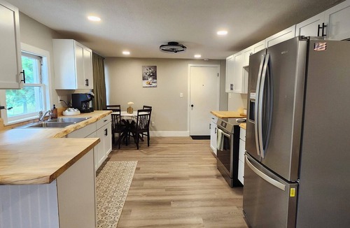 Huntsburg Apartment | 2 bedroom apartment in the beautiful Middlefield countryside!
