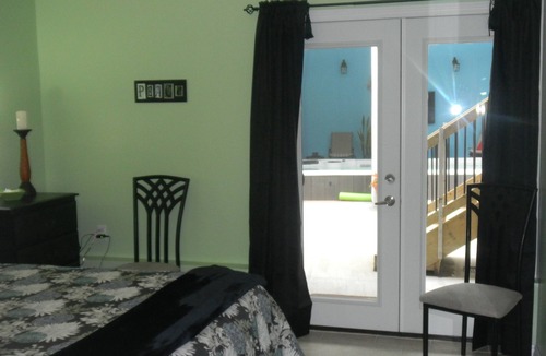Kitchener Apartment | 2 Bedroom Apartment With Pool West Side
