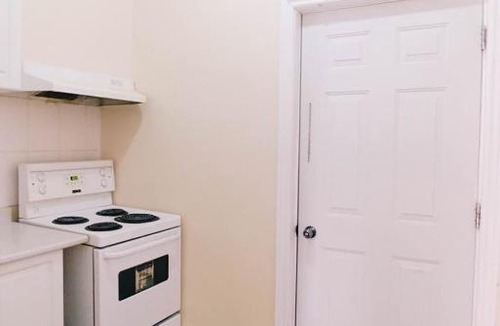 Kensington Market Apartment | 2 bedroom apt near Kensington Market unit 10